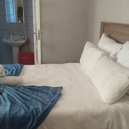 Bertha'S Place Apartment Pretoria Bagian luar foto